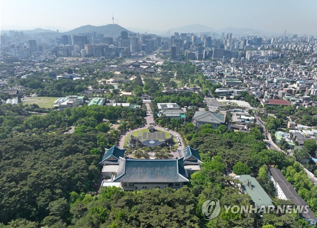 문화재청 "'구찌 경복궁 패션쇼' 같은 문화유산 활용 시도 계속"