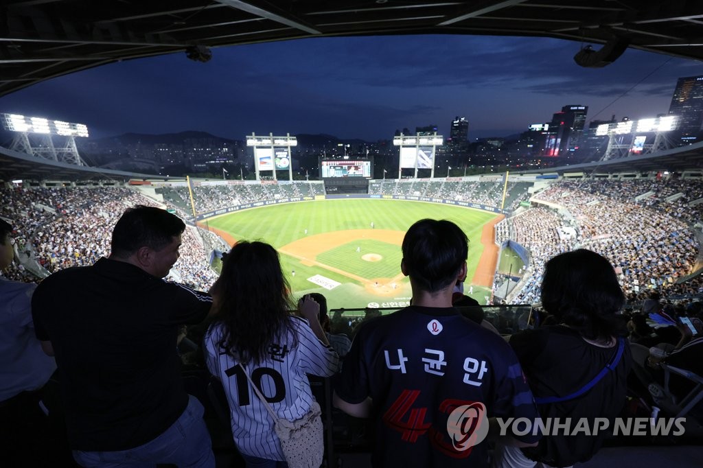 반환점 돈 프로야구 관중, 작년보다 33% 증가…평준화 정책 열매