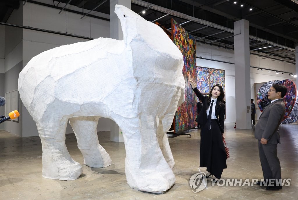 광주비엔날레 94일 대장정 마치고 폐막…50만명 방문