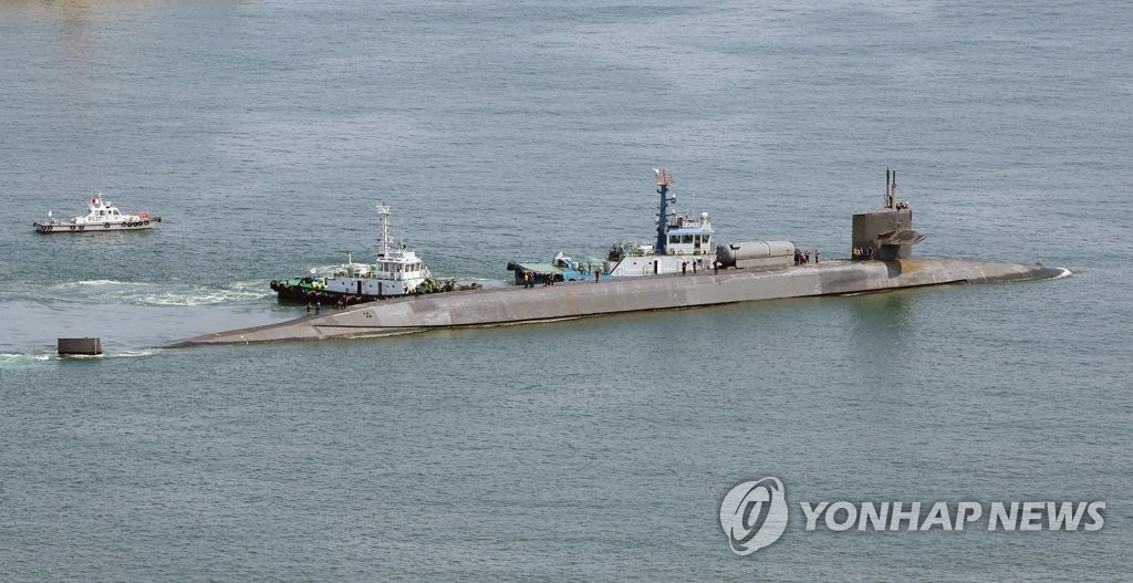 美SSBN 켄터키함 부산 입항…"北에 압도적 능력·태세 보여줘"