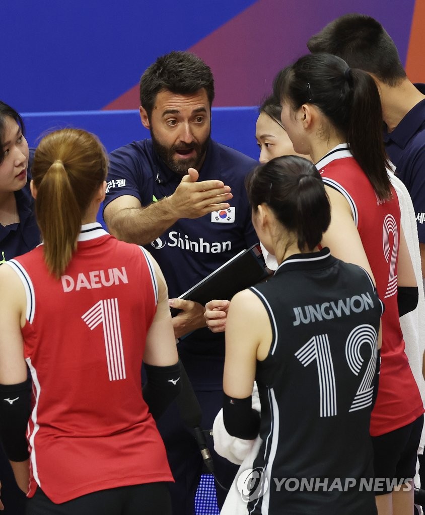 통한의 1세트…한국 여자배구 VNL 2년 연속 무승점 12전 전패