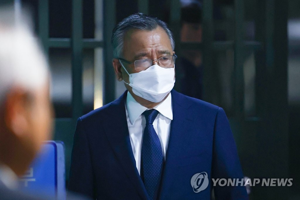 검찰, 박영수 측근 불러 보강수사…'구속영장 재청구' 무게