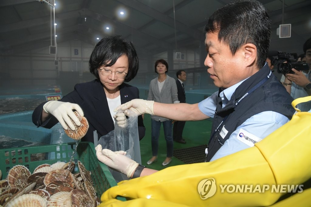 목포 찾은 식약처장 "수산물 방사능 안전관리 철저히 할것"(종합)