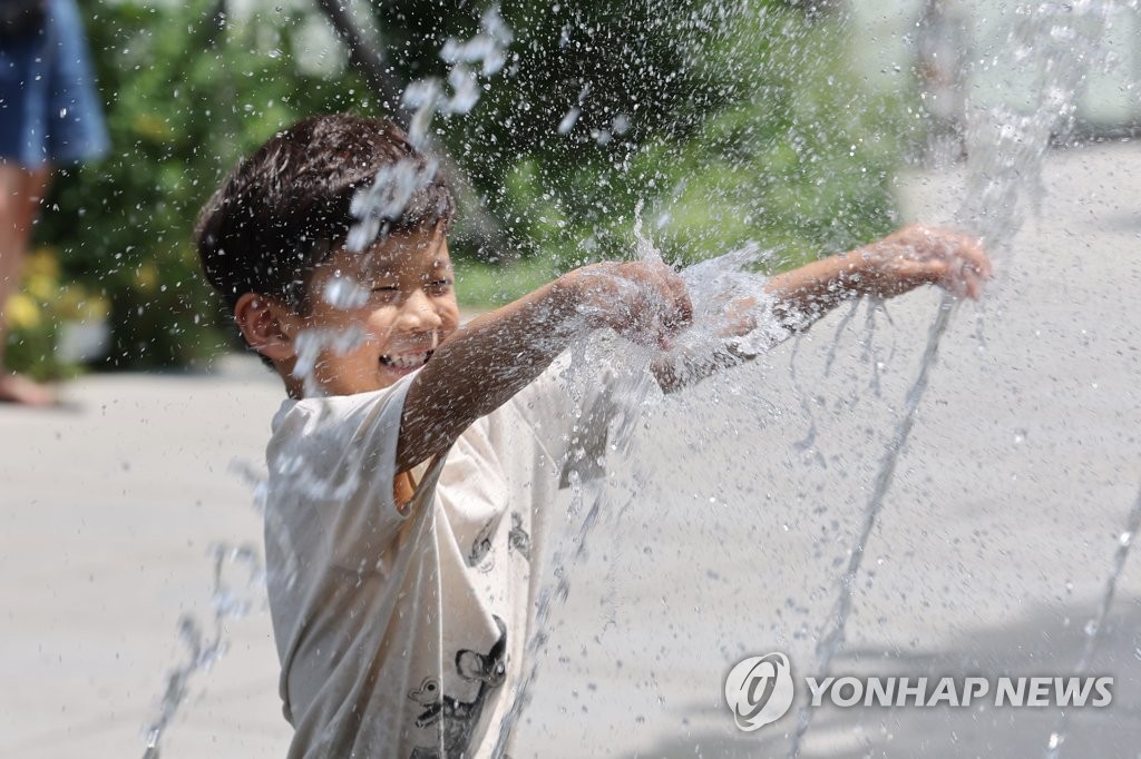 [날씨] 폭염특보 속 무더운 일요일…체감 33∼35도