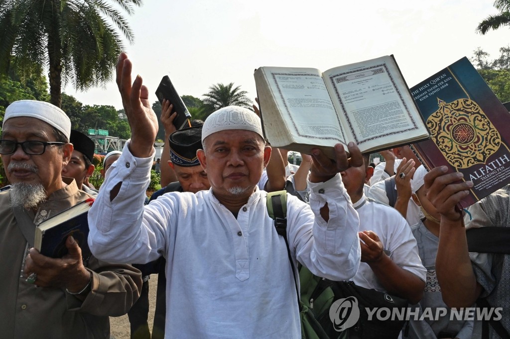 '쿠란 소각'에 두쪽 난 스웨덴…"표현의 자유" vs "소수자 존중"