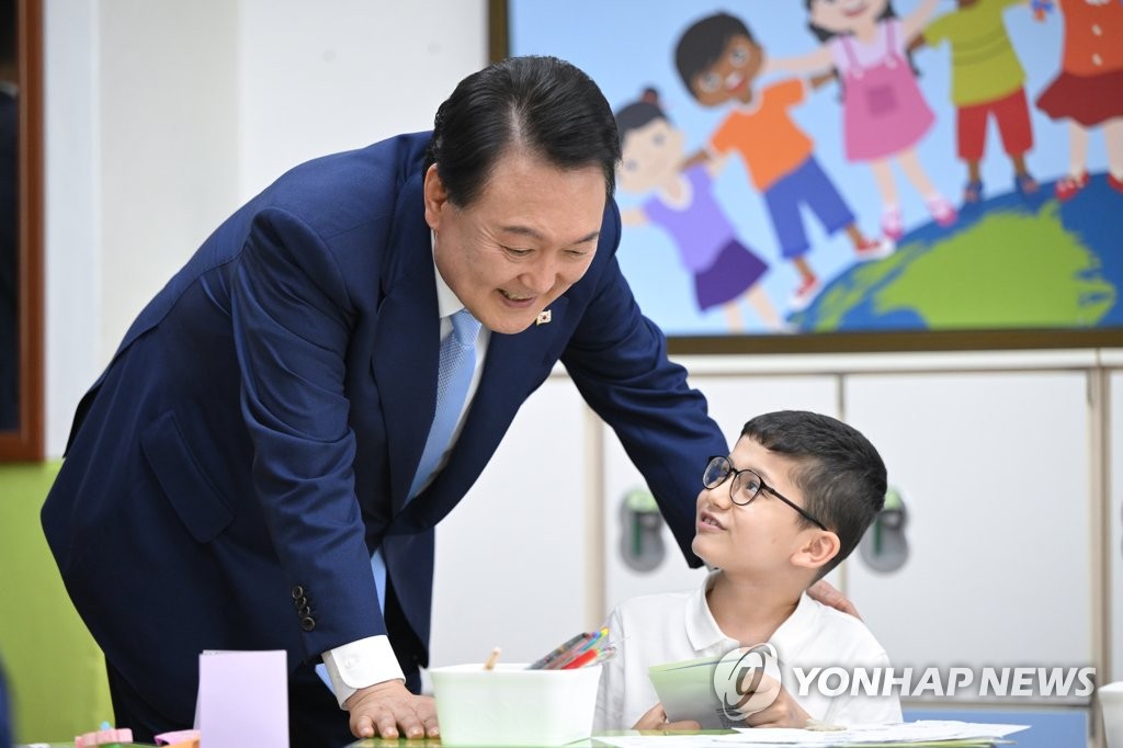 '늘봄학교' 찾은 尹 "교육 다양성 추구…학교교육 정상화"(종합2보)