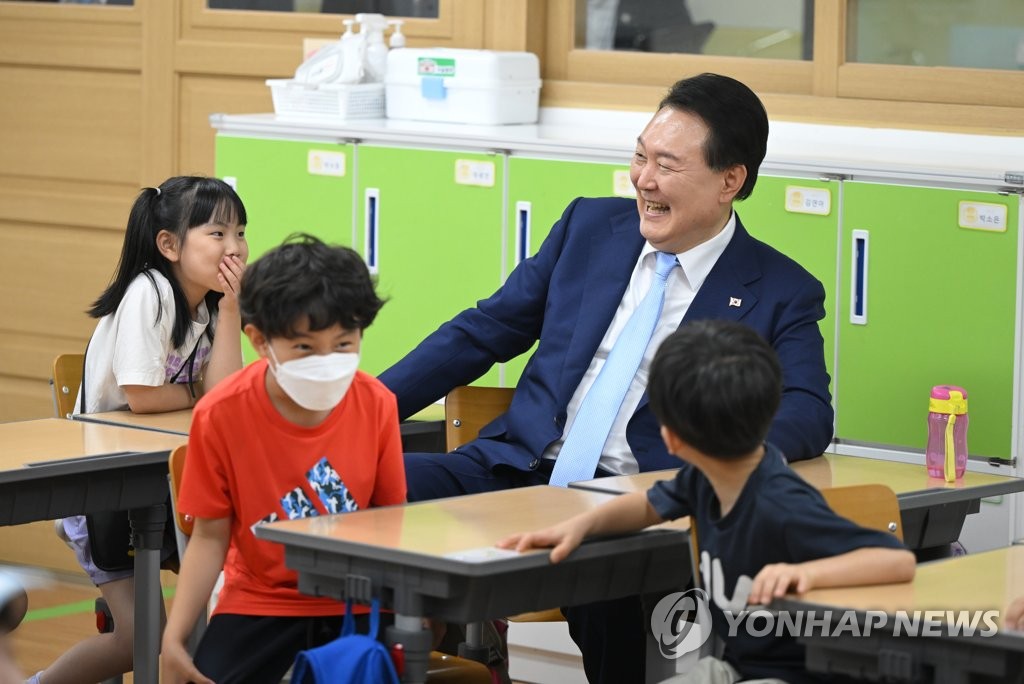 '늘봄학교' 찾은 尹 "교육 다양성 추구…학교교육 정상화"(종합2보)