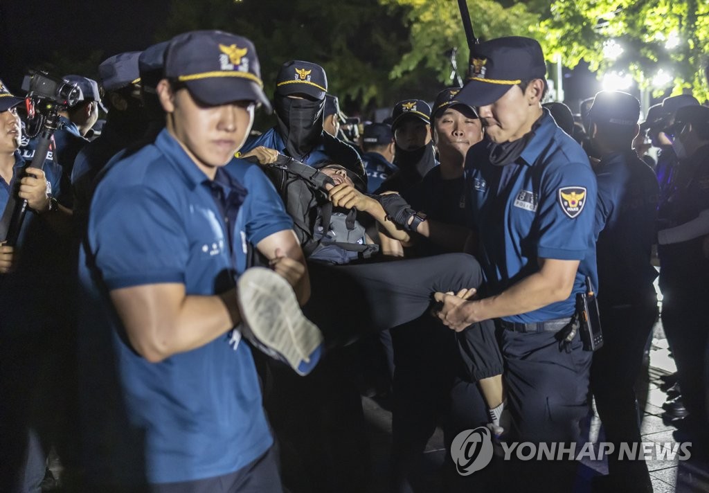 비정규직단체 "경찰 집회 강제해산은 반헌법적"