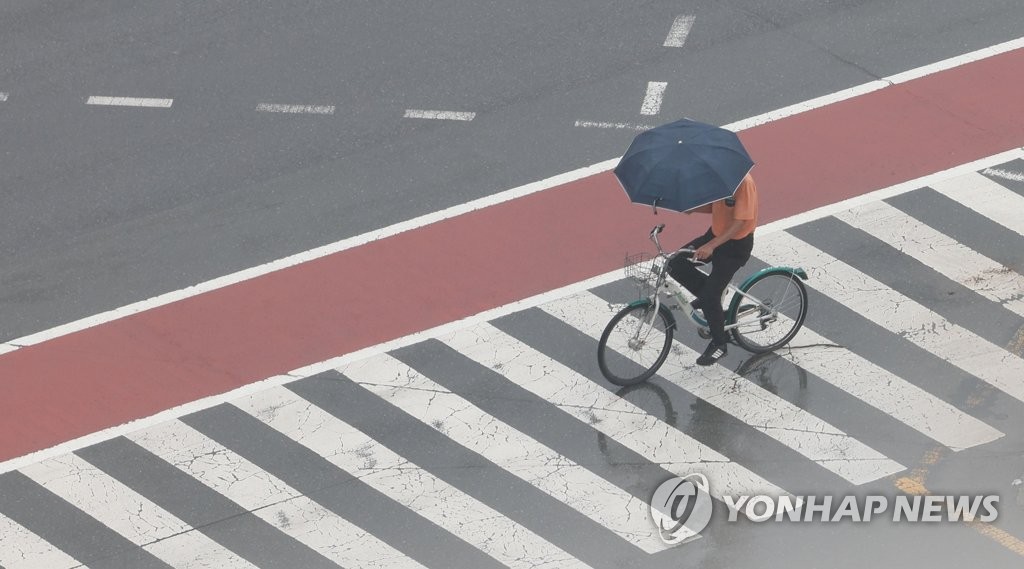 [내일날씨] 전국 요란한 소나기…천둥·번개·우박 동반