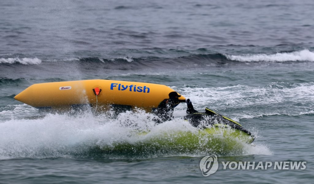 장마 주춤, 전국 '찜통'…대천해수욕장 10만명 몰려