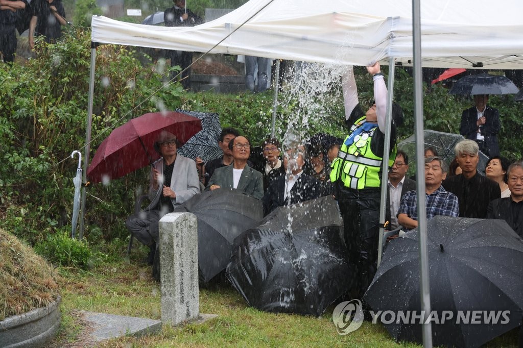 모란공원 민주열사 묘역서 박원순 3주기 추모제 열려