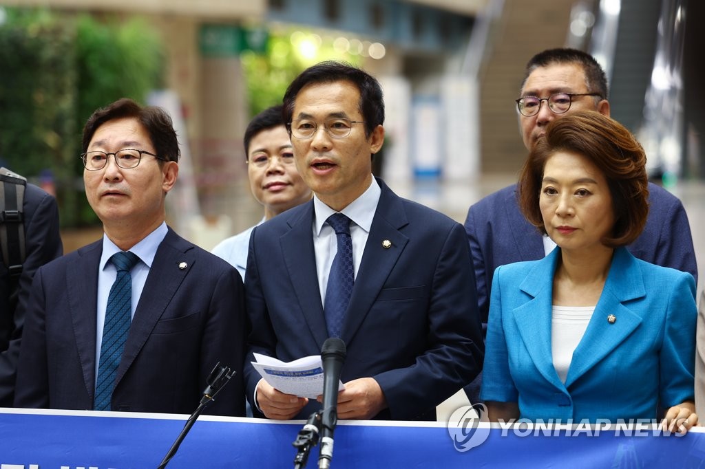 '오염수 저지' 野의원단 방일 출국…"국제공조 통해 방류 저지"(종합)