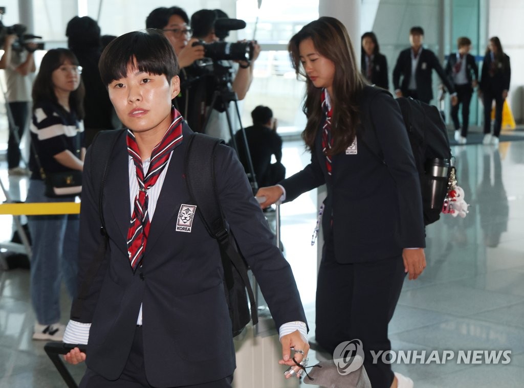 '첫 월드컵 8강 가자!'…여자축구 대표팀 결전지 호주로 출국