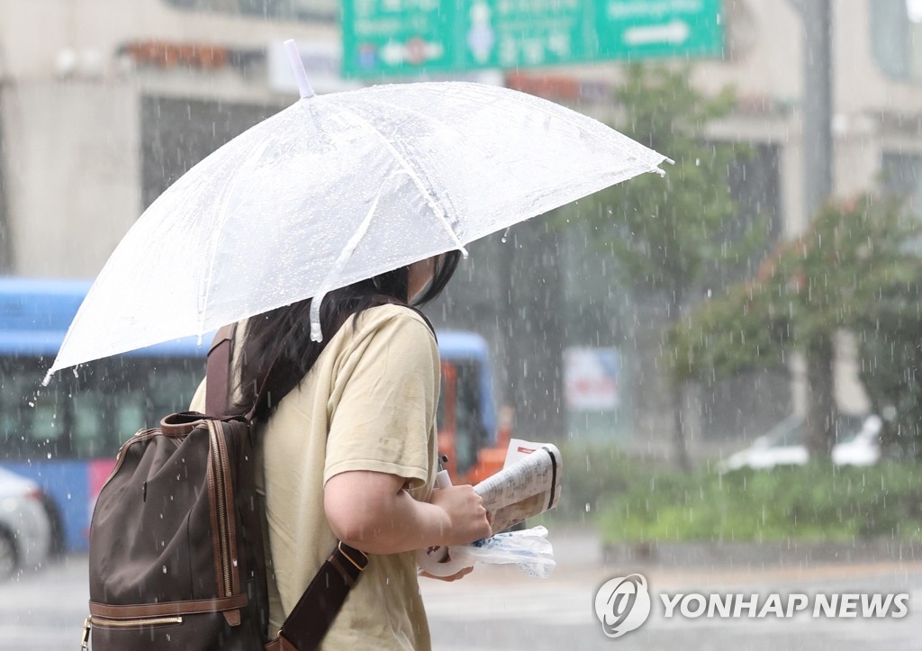 전국 흐리고 곳곳 소나기…예상 강수량 5∼60㎜