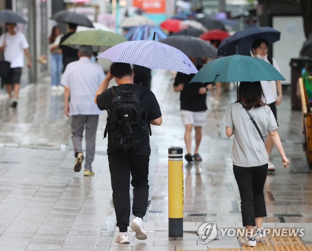 [날씨] 전국 대부분 무더위 속 강한 소나기