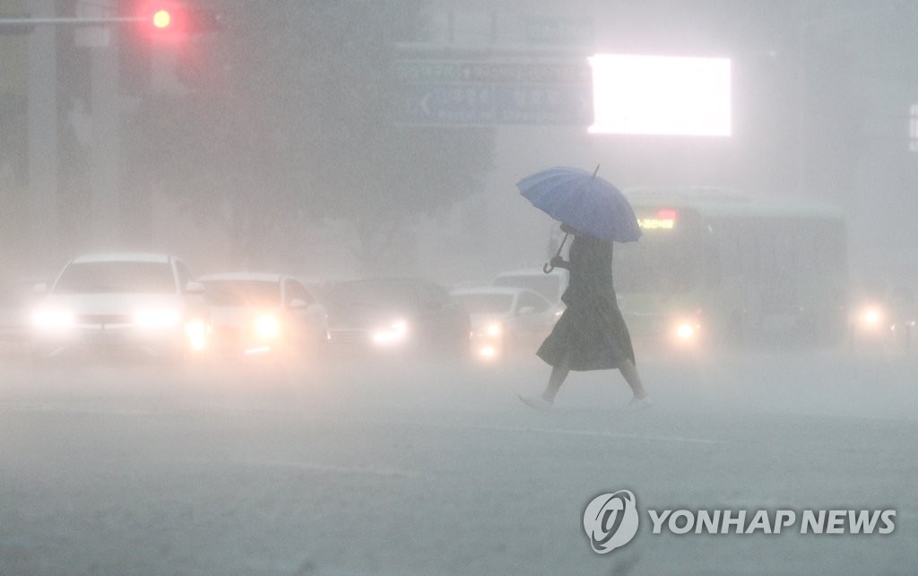 부산·울산·경남 흐리고 비…낮 최고 28∼30도