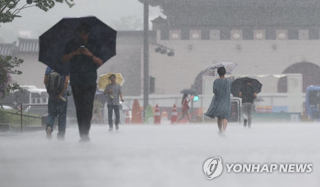 서울 전역에 호우경보…"앞을 보기 어려울 정도 많은 비"