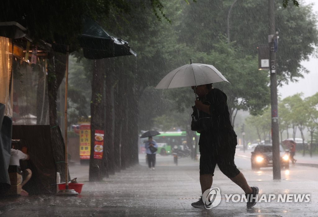 수도권·부산 호우경보 확대…중대본 2단계로 격상