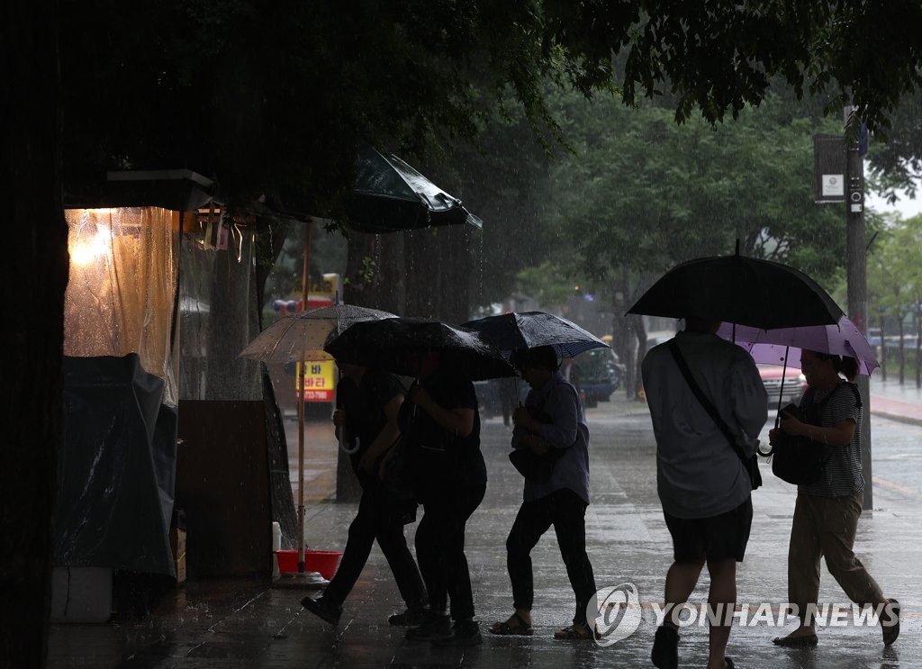 부산에 강풍주의보 해제…부산에 호우경보 유지