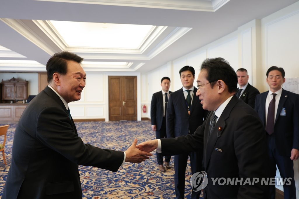 尹 "하반기에도 격의없는 만남" 기시다 "관계 강화 더 박차"(종합)