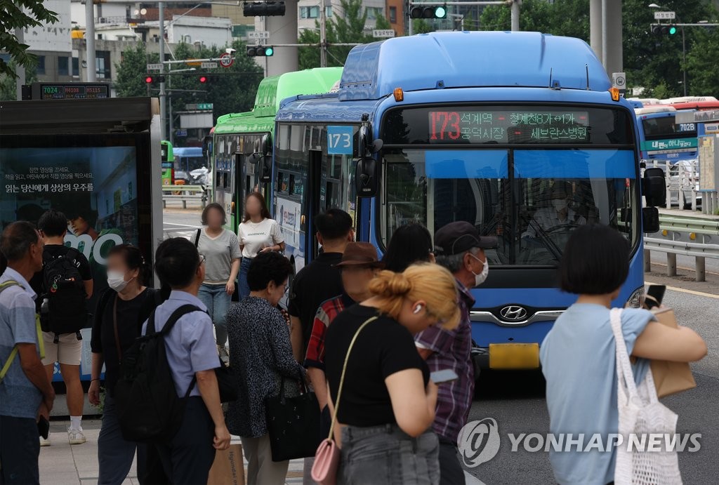 서울 도심서 버스 가스 누출로 2시간 도로통제