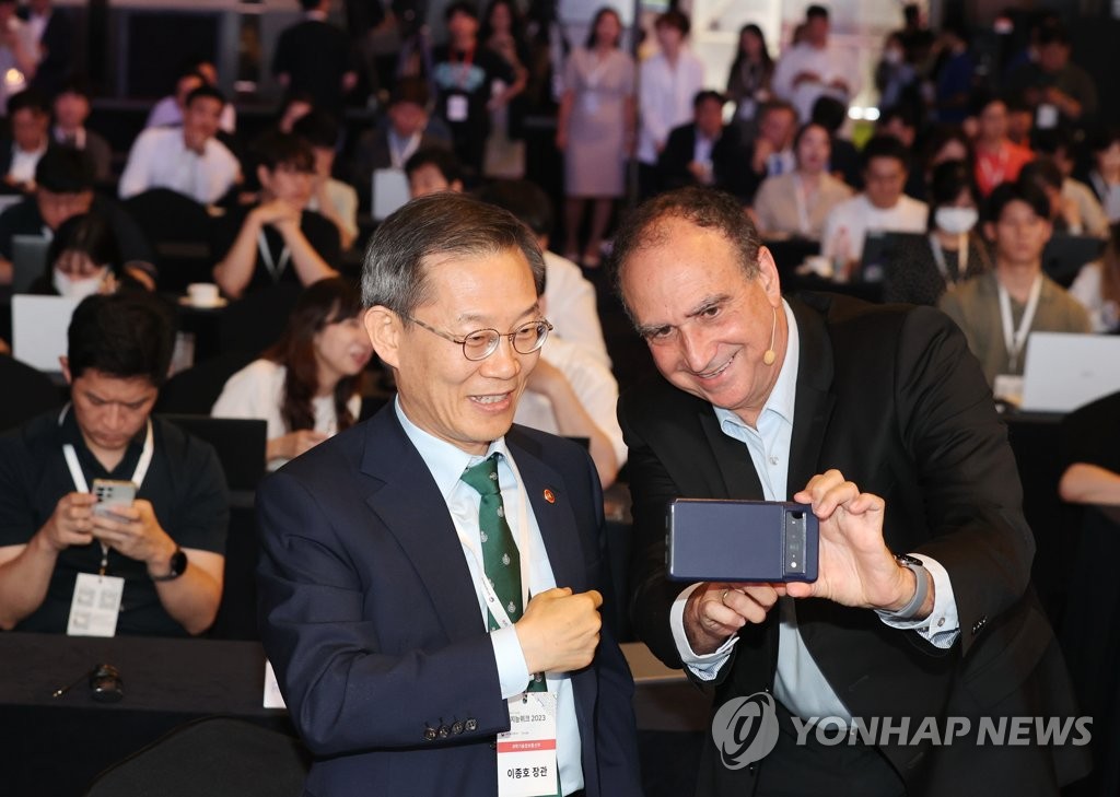 구글 바드, 40개 언어 버전 출시…"이미지 답변 기능도 준비"(종합)