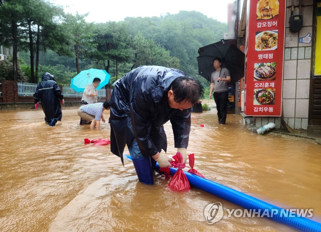 [현장] 290㎜ 장맛비 직격탄 맞은 군산…"비가 두렵기는 처음"