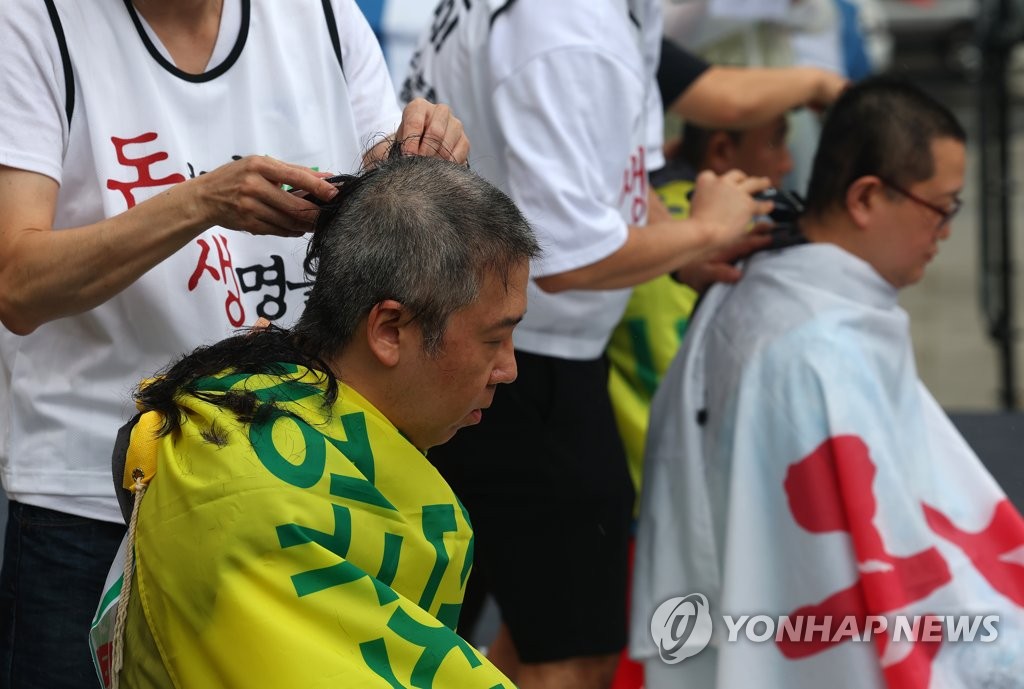 김성윤 부산대병원 비정규직지부 분회장 "직고용 이뤄져야"