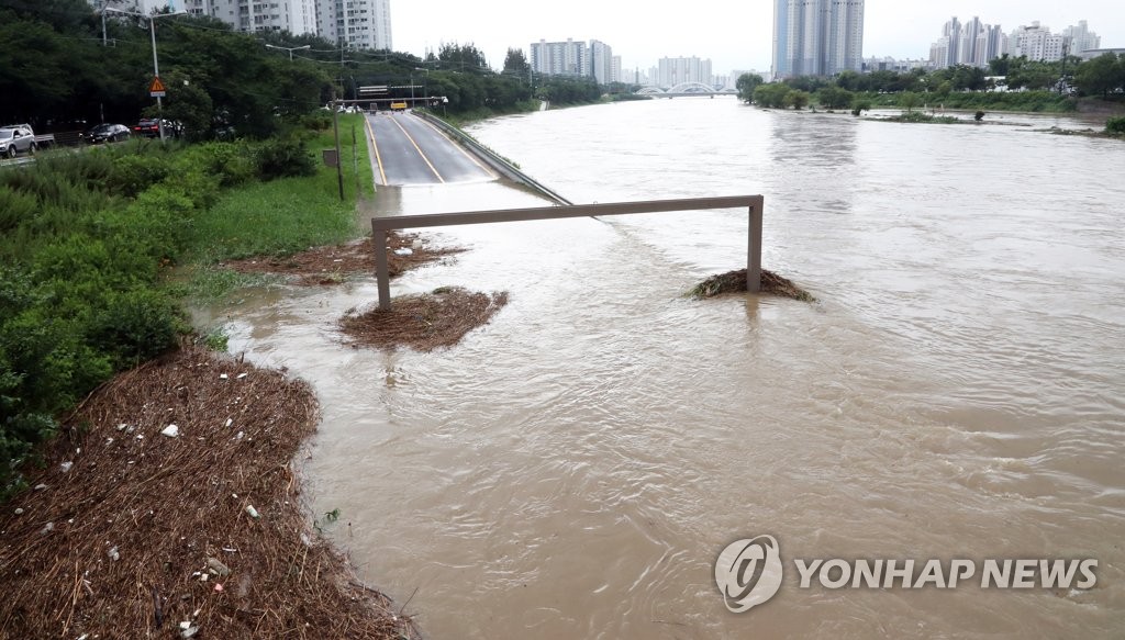 전북 전주 밤사이 61㎜…내일까지 최대 300㎜ 예보