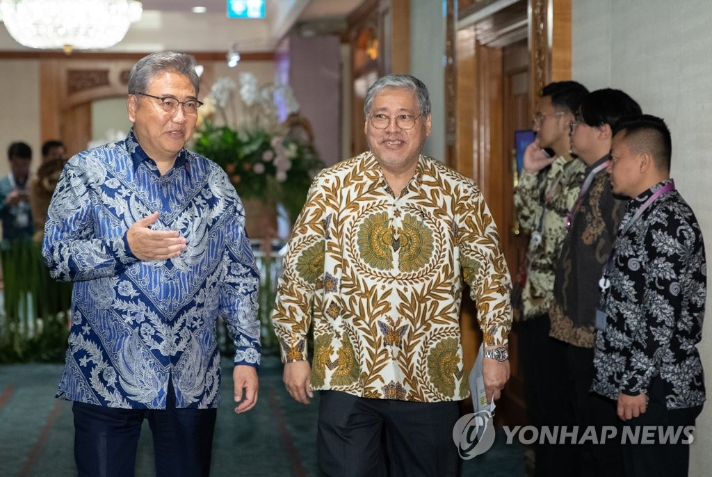 박진, 영국과 인니서 회담…"양국 관계 미래지향적으로 발전"