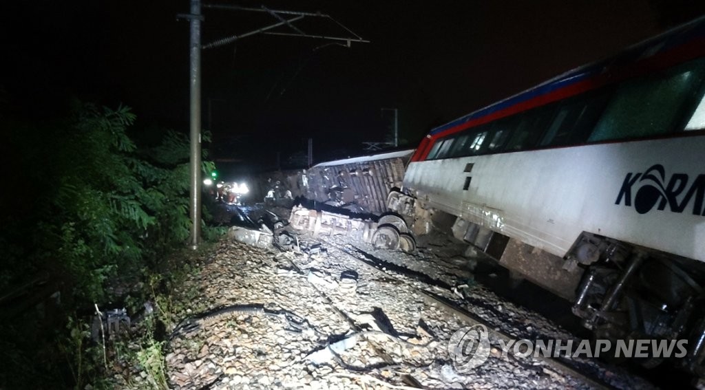 집중호우에 KTX 등 열차 운행 170여회 중지…30여회 조정