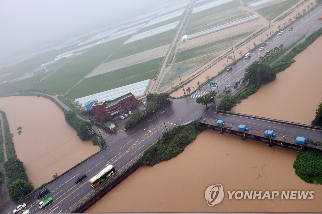 전북 폭우 피해 확산…산사태에 하천 유실(종합2보)