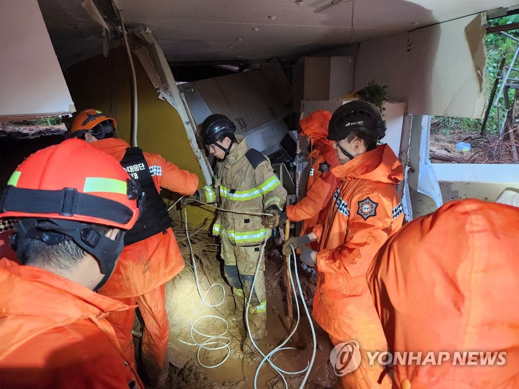 폭우로 사망·실종 등 20명 육박…충북 괴산댐 넘쳐 6000명 대피