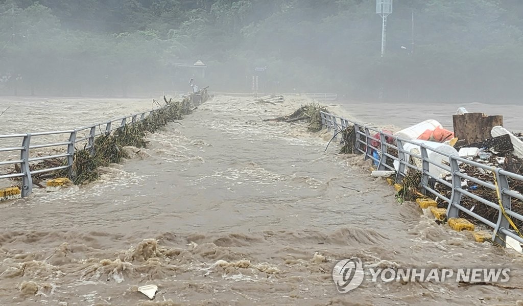 경북소방 "폭우로 사망 12명·실종 10명·부상 2명…대응 2단계"