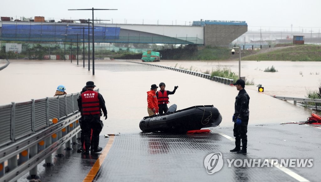 [속보] "오송 지하차도 실종자 현재까지 11명 접수"