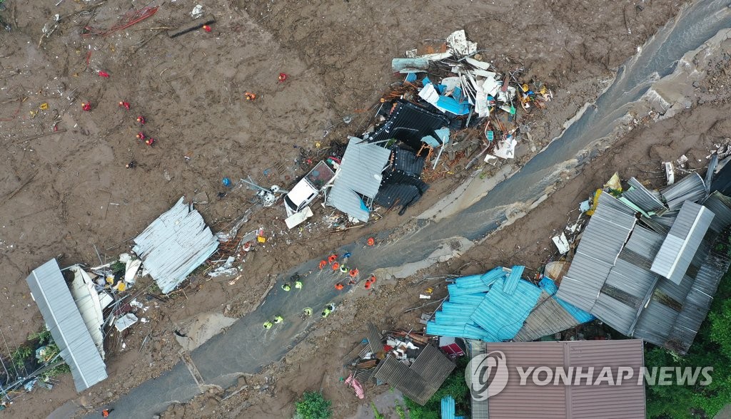 [르포] 날벼락 같은 새벽 산사태 예천 백석리…구급차도 접근 못해