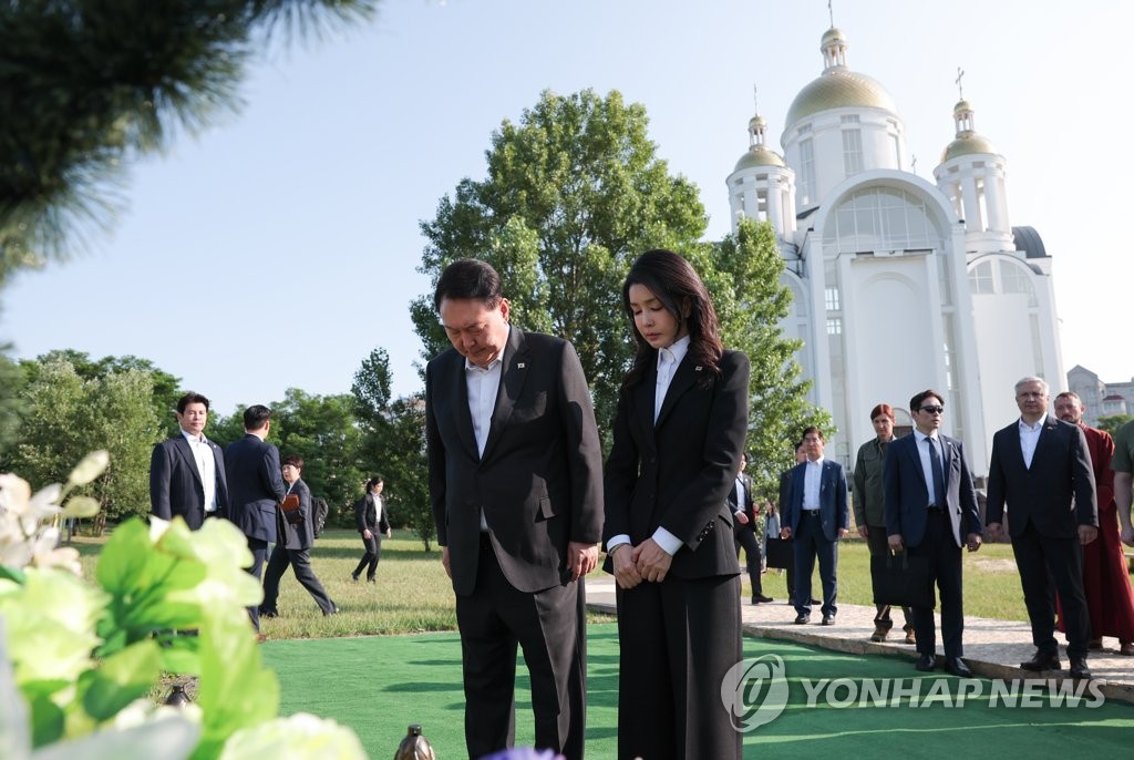 尹, 우크라 방문으로 '자유·연대' 재천명…재건 협력 의지도