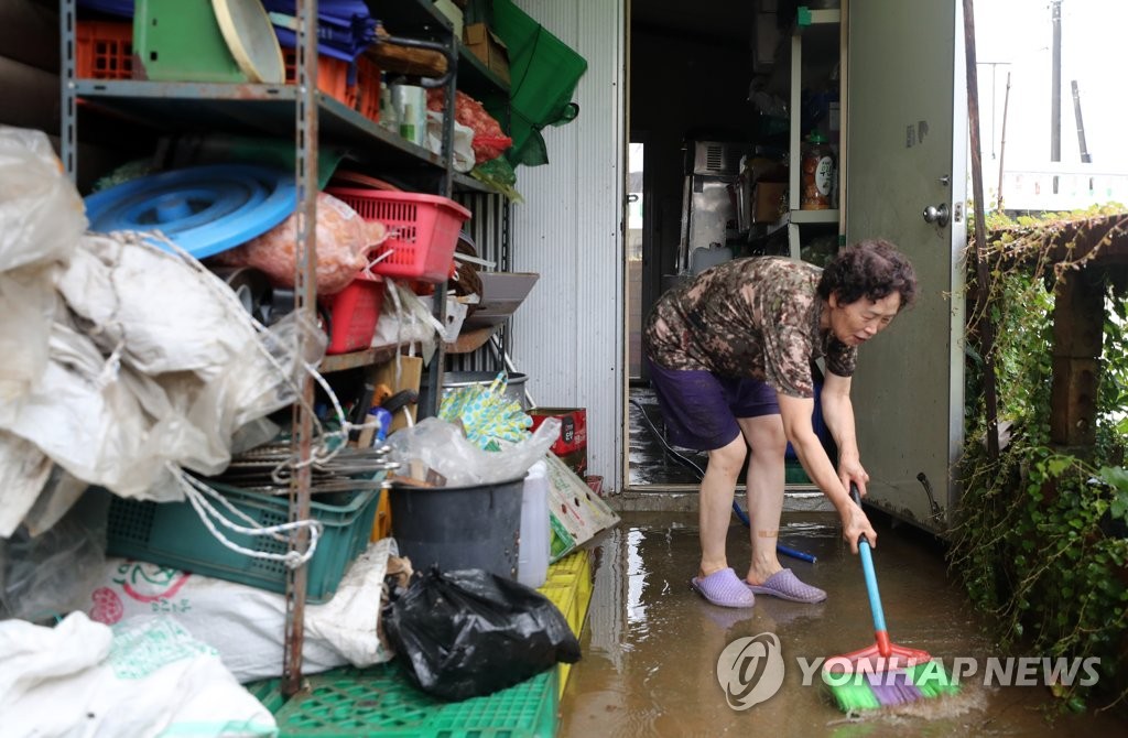 [르포] "삽시간에 차 올라" 목숨도 앗아간 침수에 망연자실