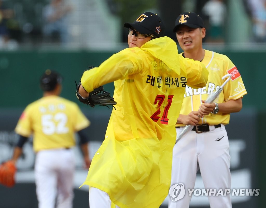 '구자욱 미인계' 물리친 양현종, 박세웅과 선발 맞대결 승리