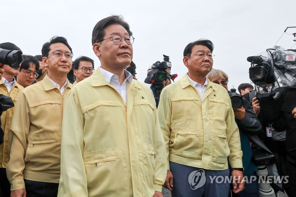 이재명, 충북 수해현장서 "재난지역 선포해야…피해복구에 집중"(종합)