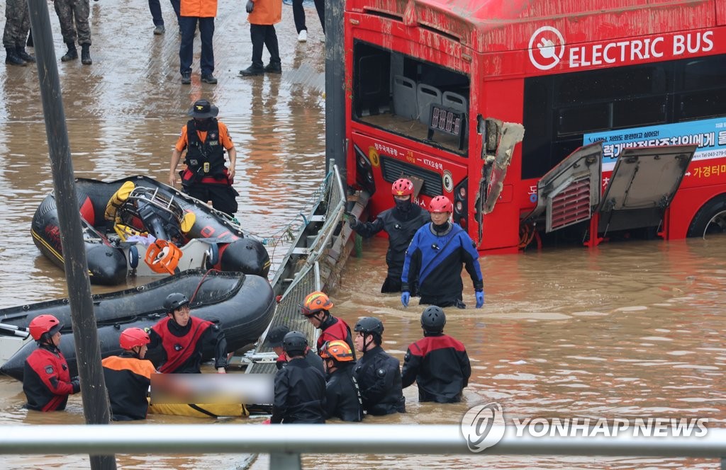 지하차도·산사태참사 '인재'…"선제적 車통제·대피령 아쉬워"