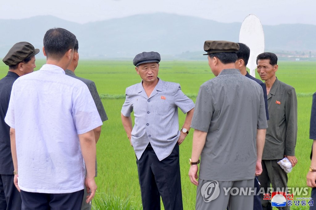 북한, 장마철 수해 최소화에 총력…김덕훈 현지 시찰