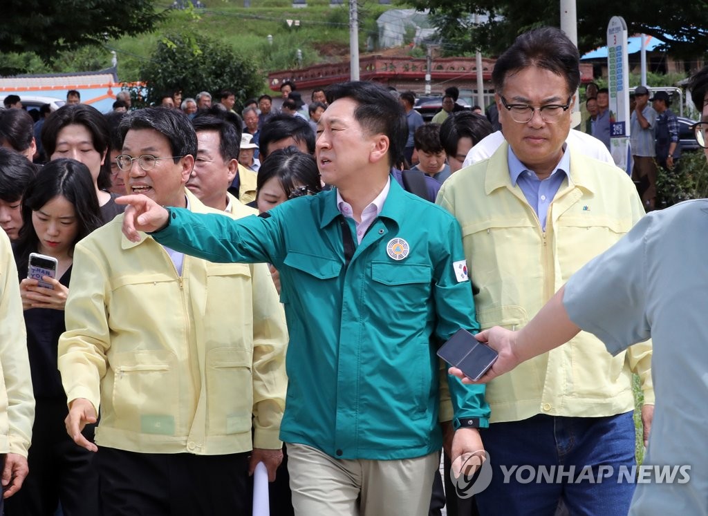 與 '尹우크라 방문'에 "국익·자유민주주의 연대 두마리 토끼"