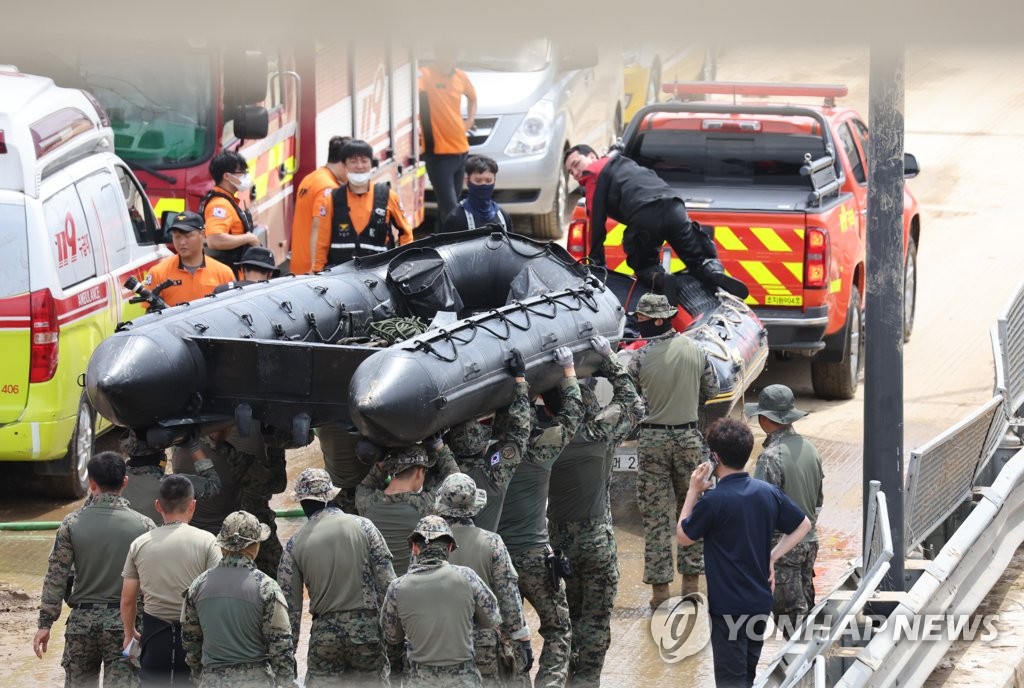 "버스 창문 깨려고 사투"…오송 지하차도 참사 유족 애통