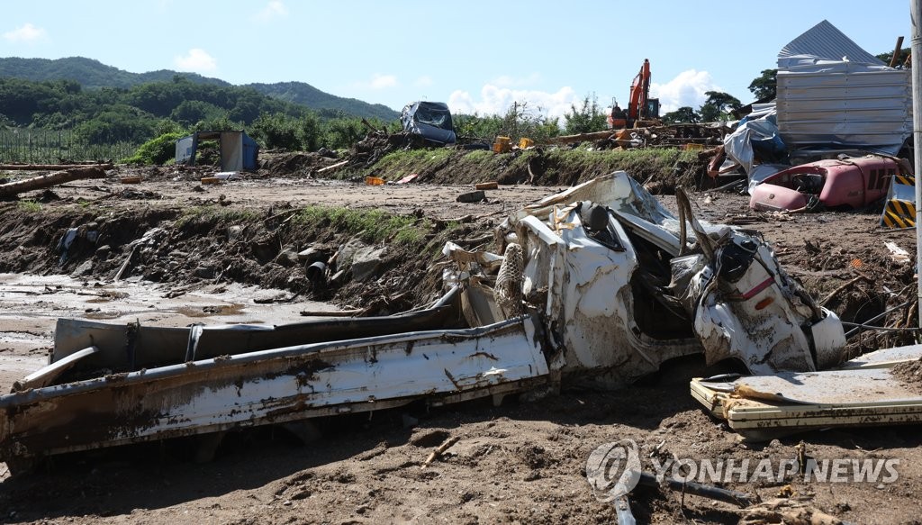 "아버지와 같이 탈출하려 했는데"…애끓는 예천 실종자 가족들