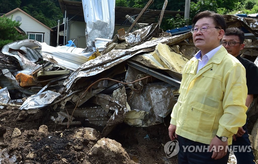 여야, 각각 익산·부여 수해복구 현장에서 봉사활동