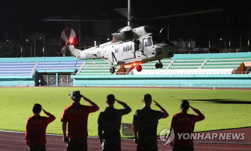 "우리아들 이렇게 보낼 수 없어요"…채 상병 영정앞 무너진 부모