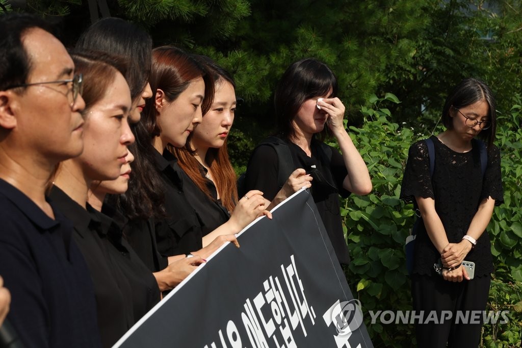 [무너진 교단] 참았던 분노 터트린 교사들…대책 서두르는 정부