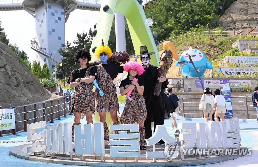 한여름 밤의 도깨비 축제 '묵호 도째비 페스타' 6만명 몰려