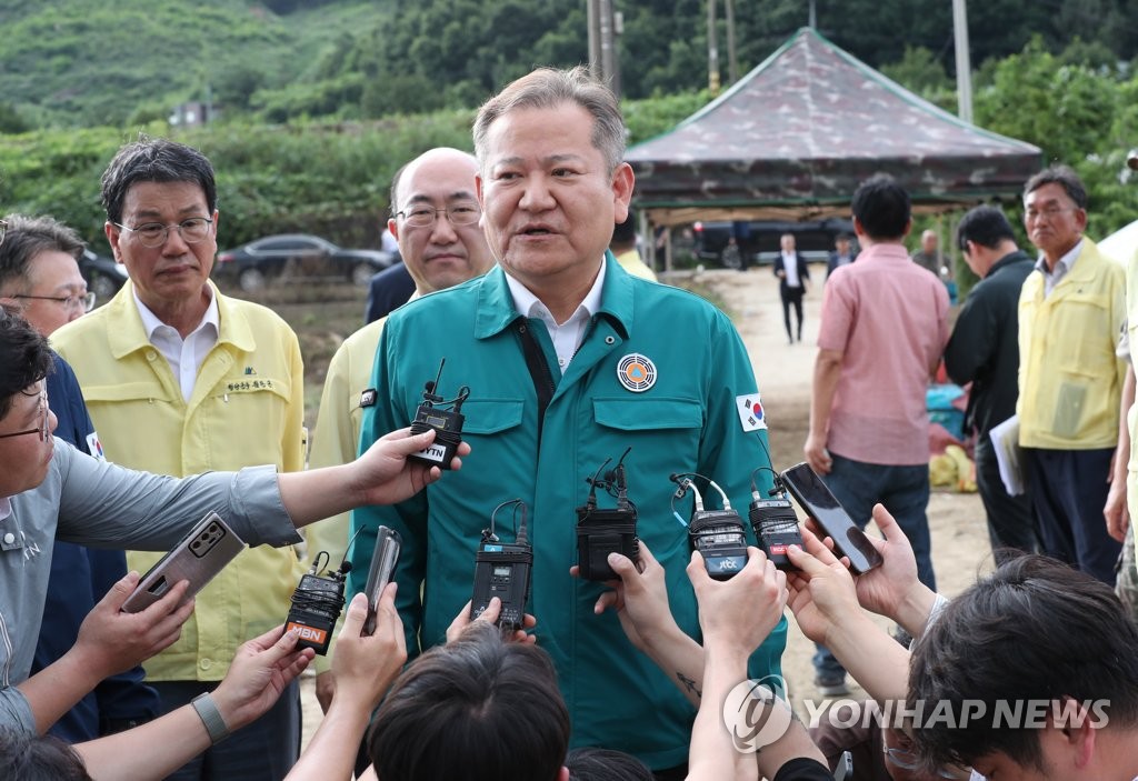 이상민 장관, 수해현장 찾아 "앞으로 2∼3배 노력 기울일 것"(종합)